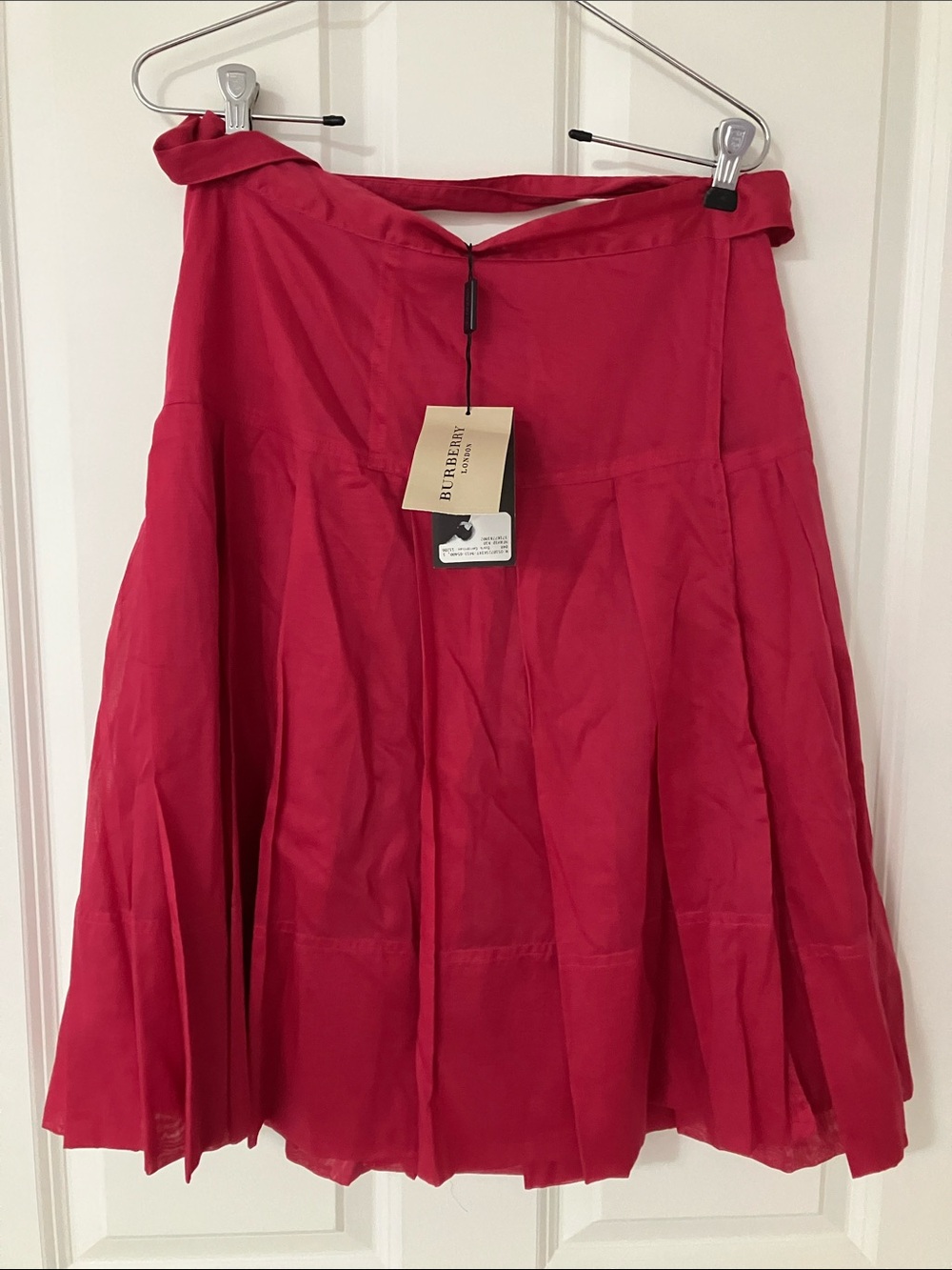 Burberry , women’s 4 , 100% cotton pleated wraparound skirt. New with tags